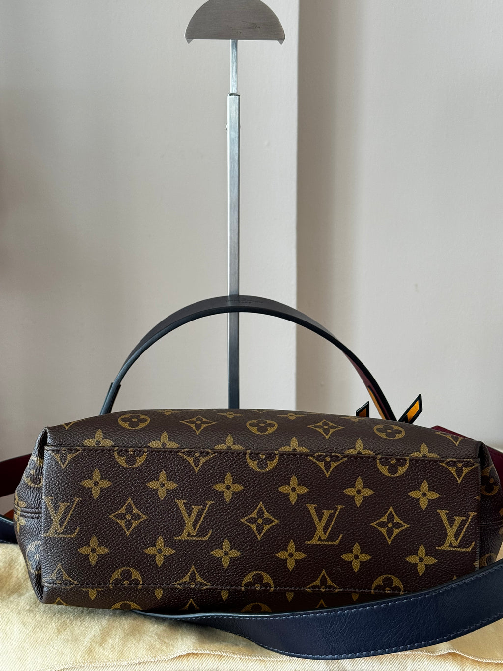 Louis Vuitton Tuileries Besace