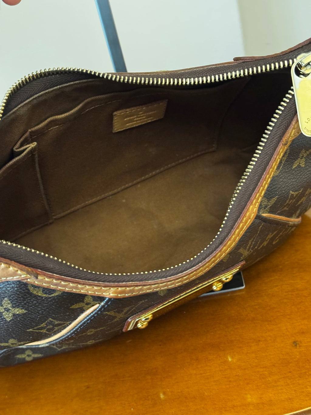Louis Vuitton Thames PM