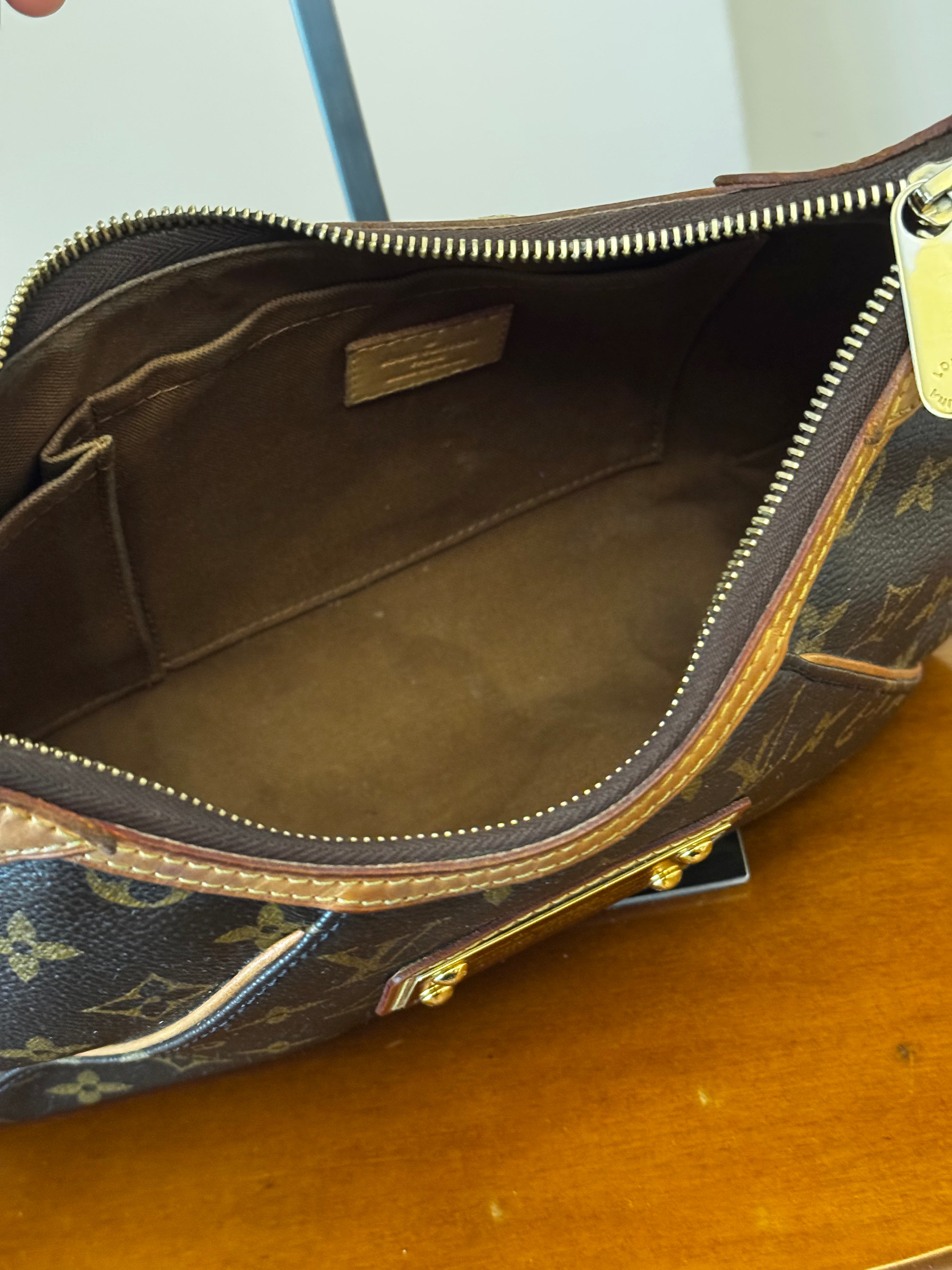 Louis Vuitton Thames PM