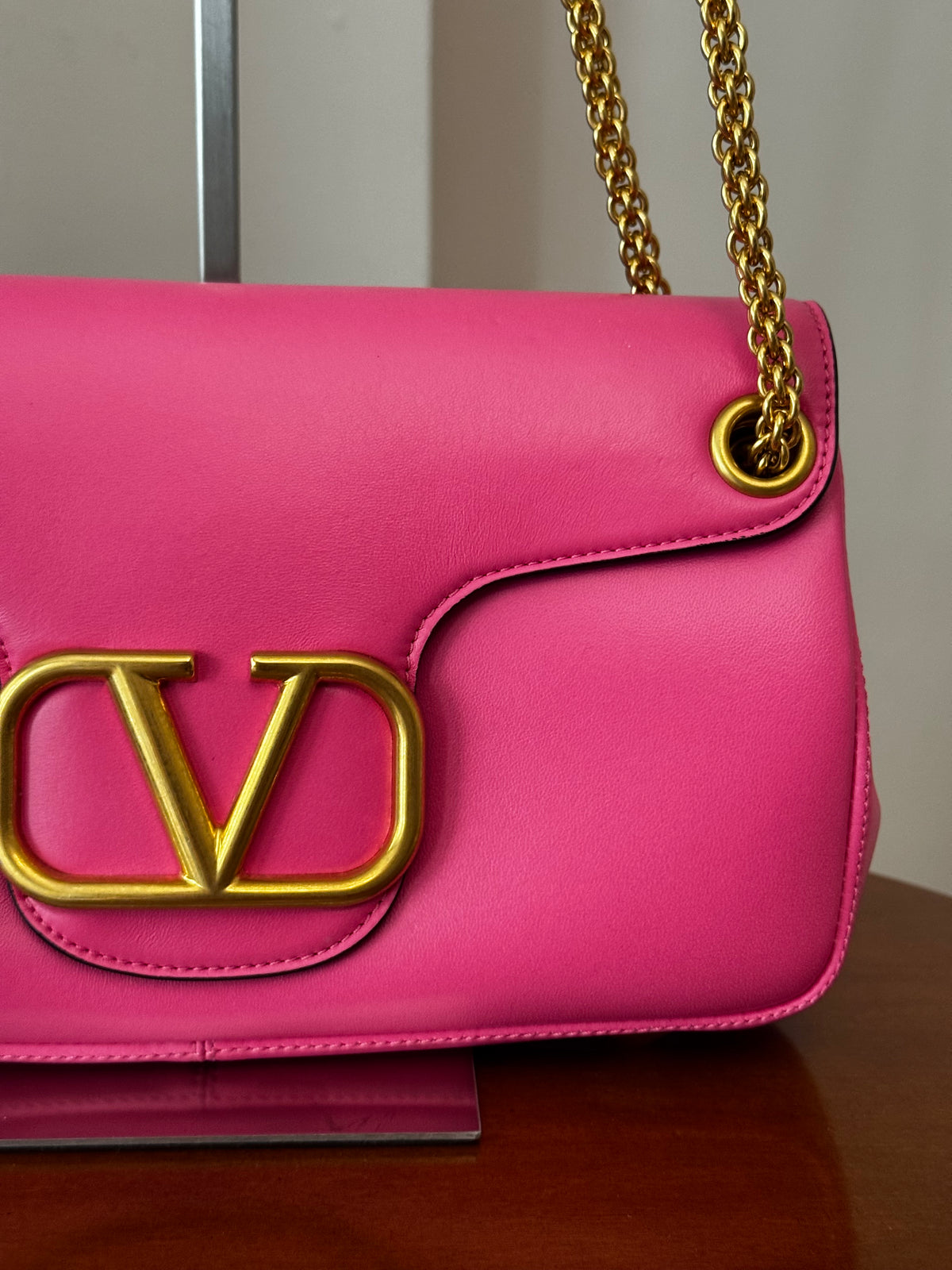 Valentino Garavani Stud Sign