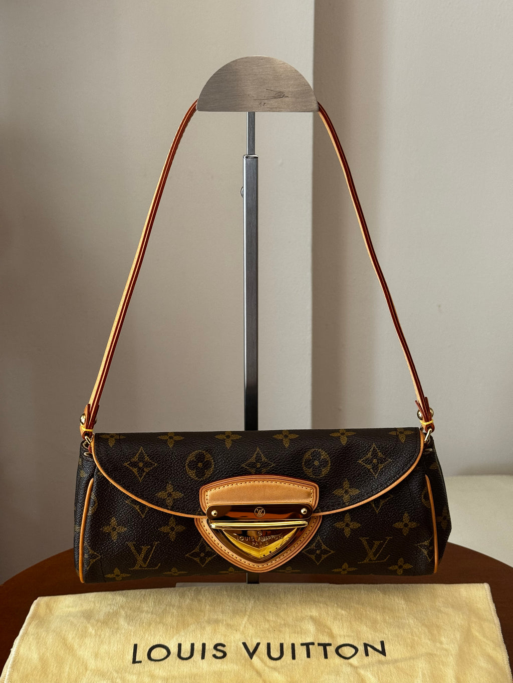 Louis Vuitton Pochette Beverly