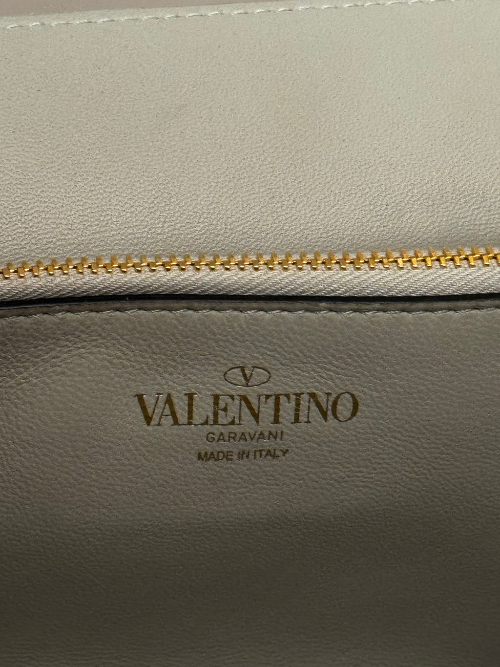 Valentino Garavani Stud Sign