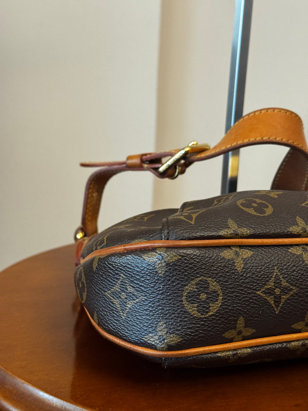 Louis Vuitton Thames PM