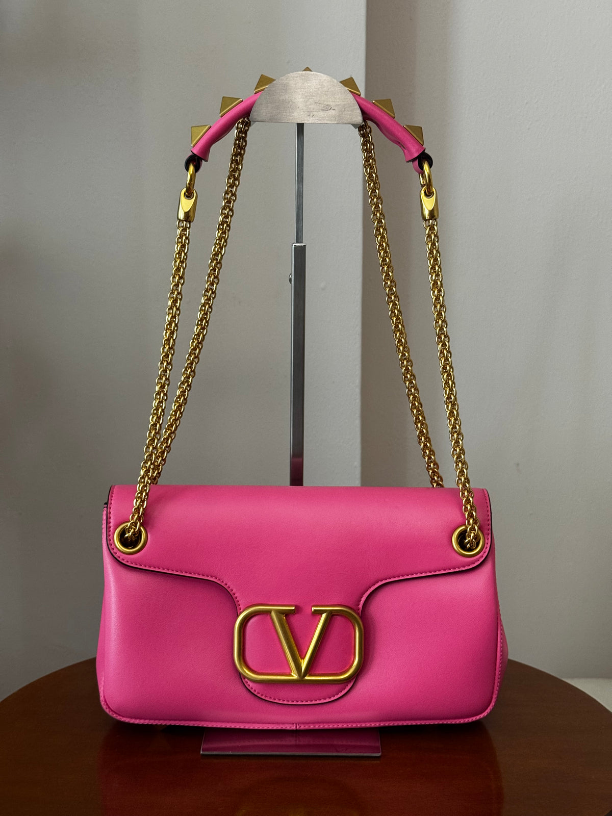 Valentino Garavani Stud Sign