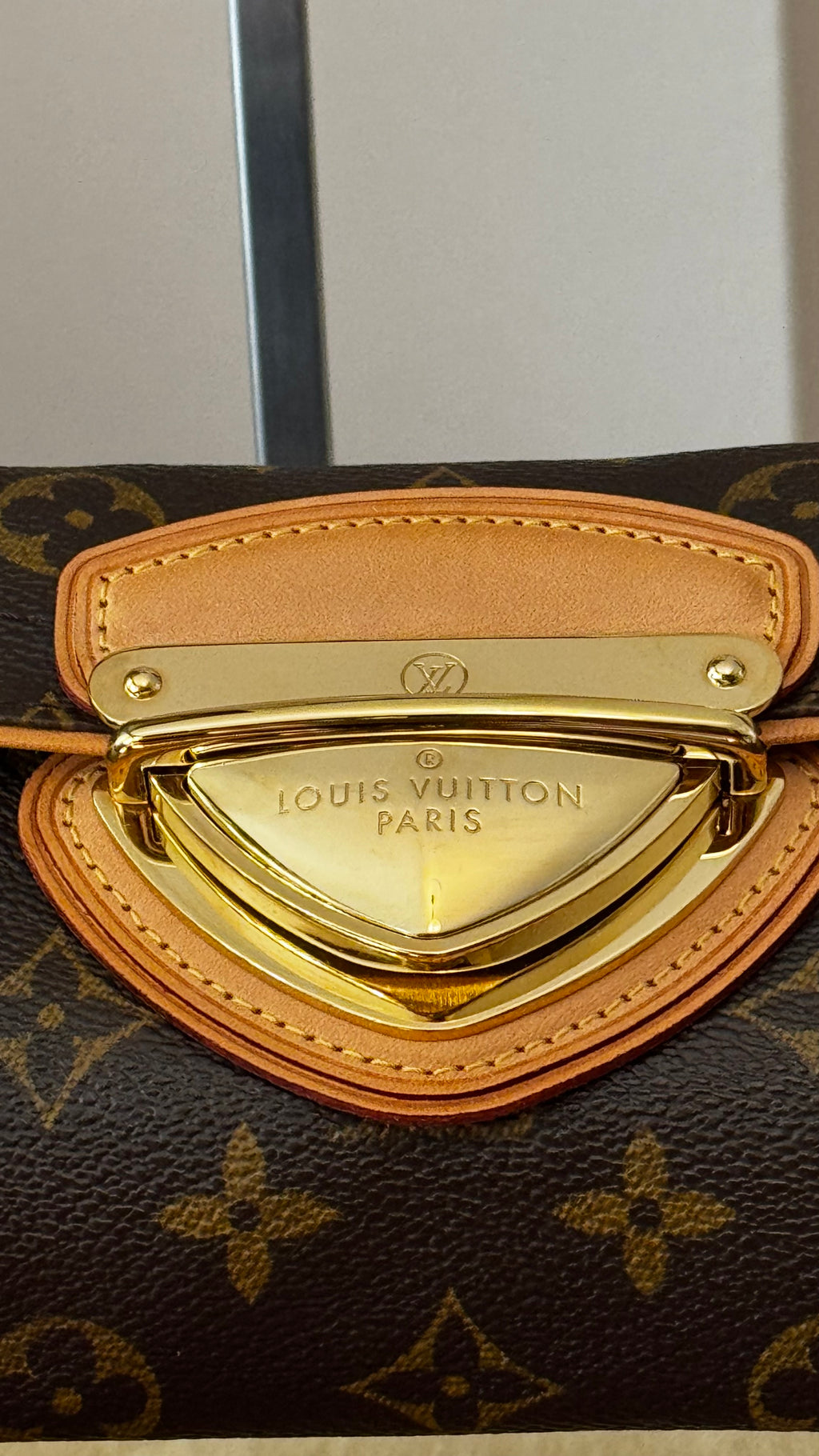 Louis Vuitton Pochette Beverly