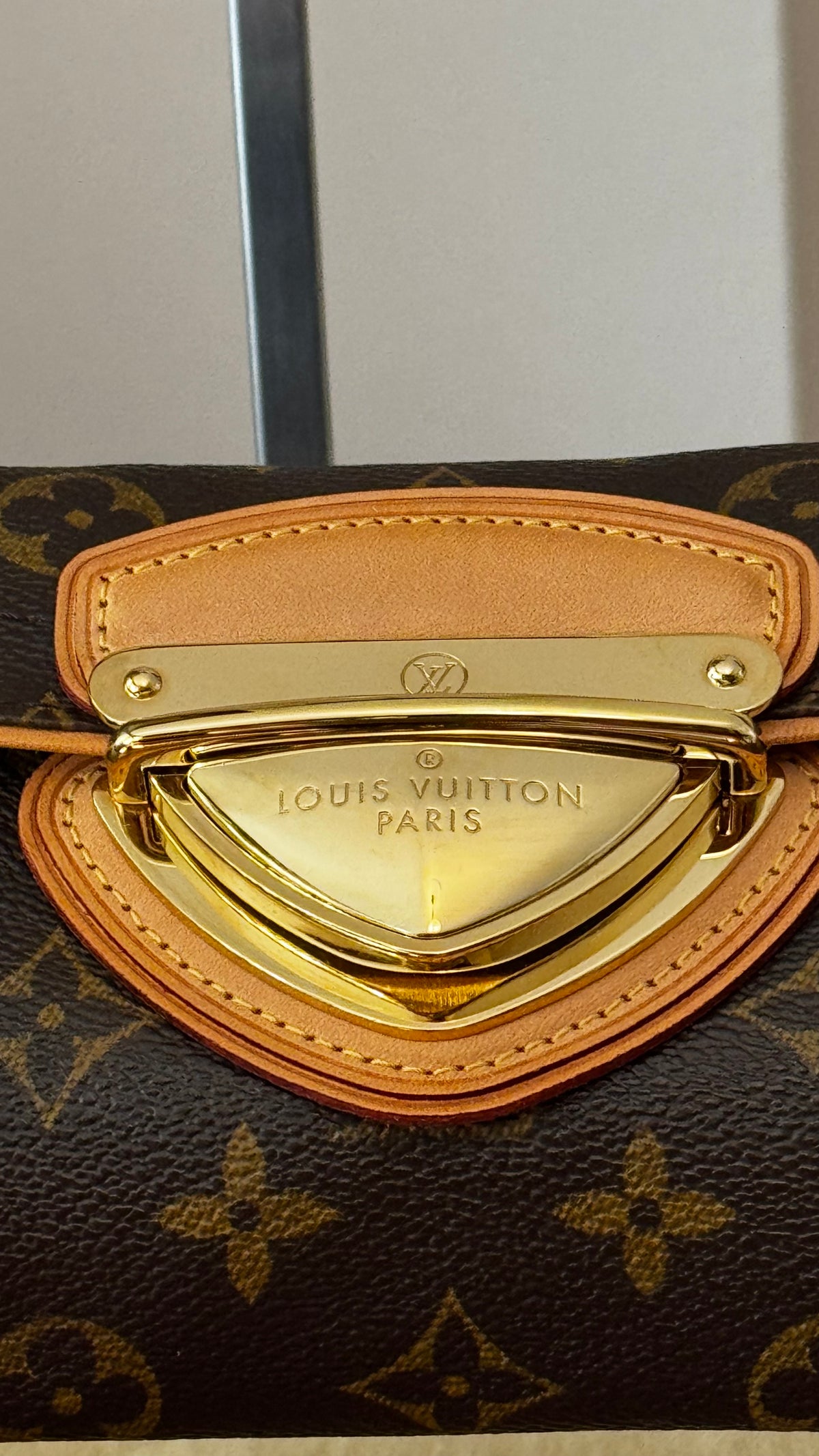 Louis Vuitton Pochette Beverly