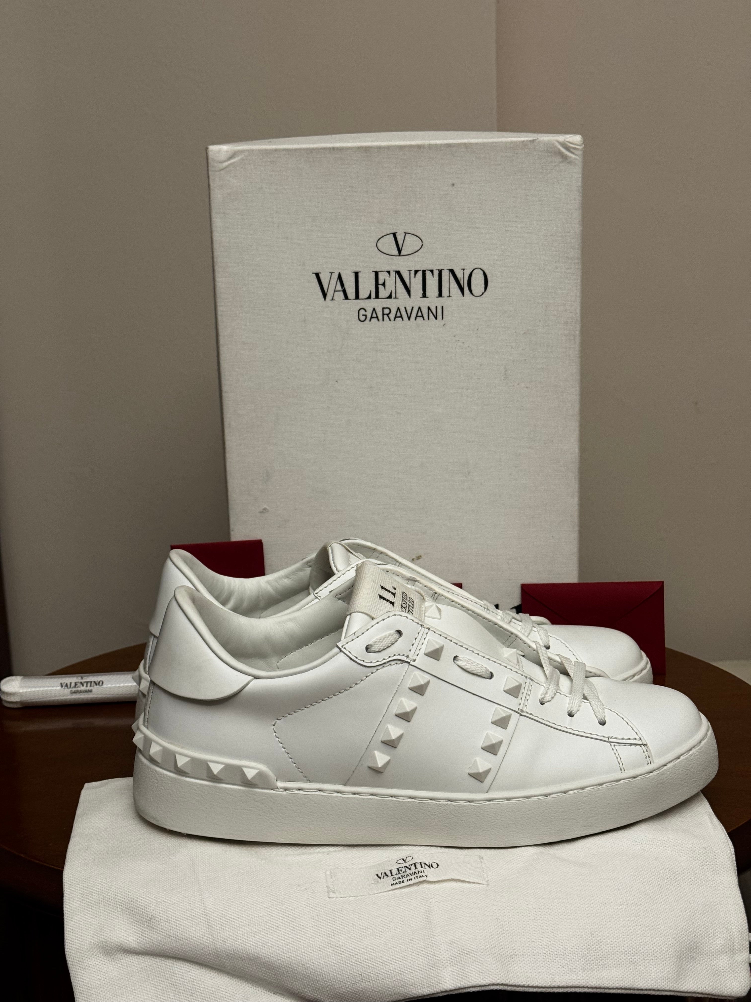 Valentino Garavani Rockstud Untitled