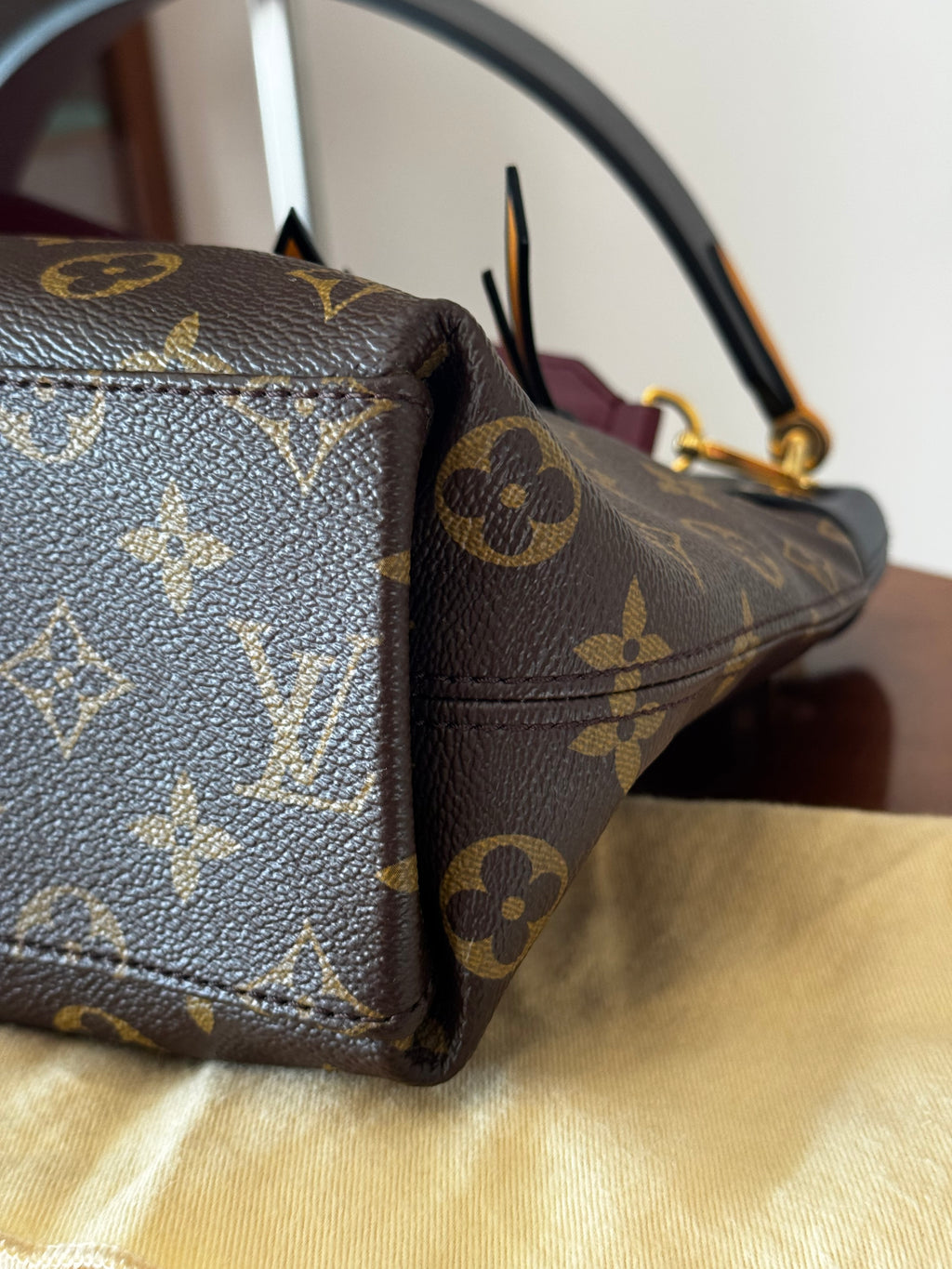 Louis Vuitton Tuileries Besace