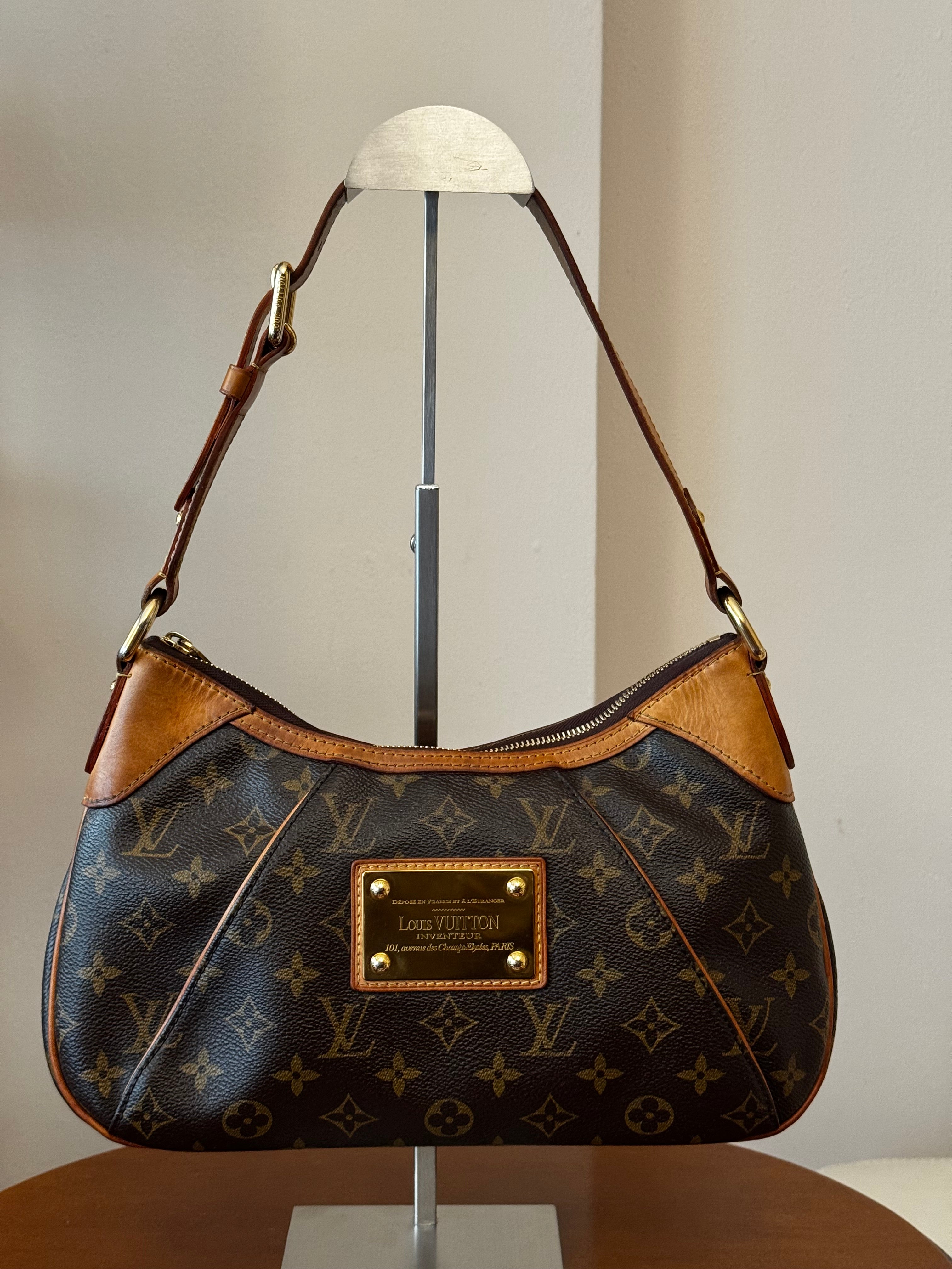 Louis Vuitton Thames PM