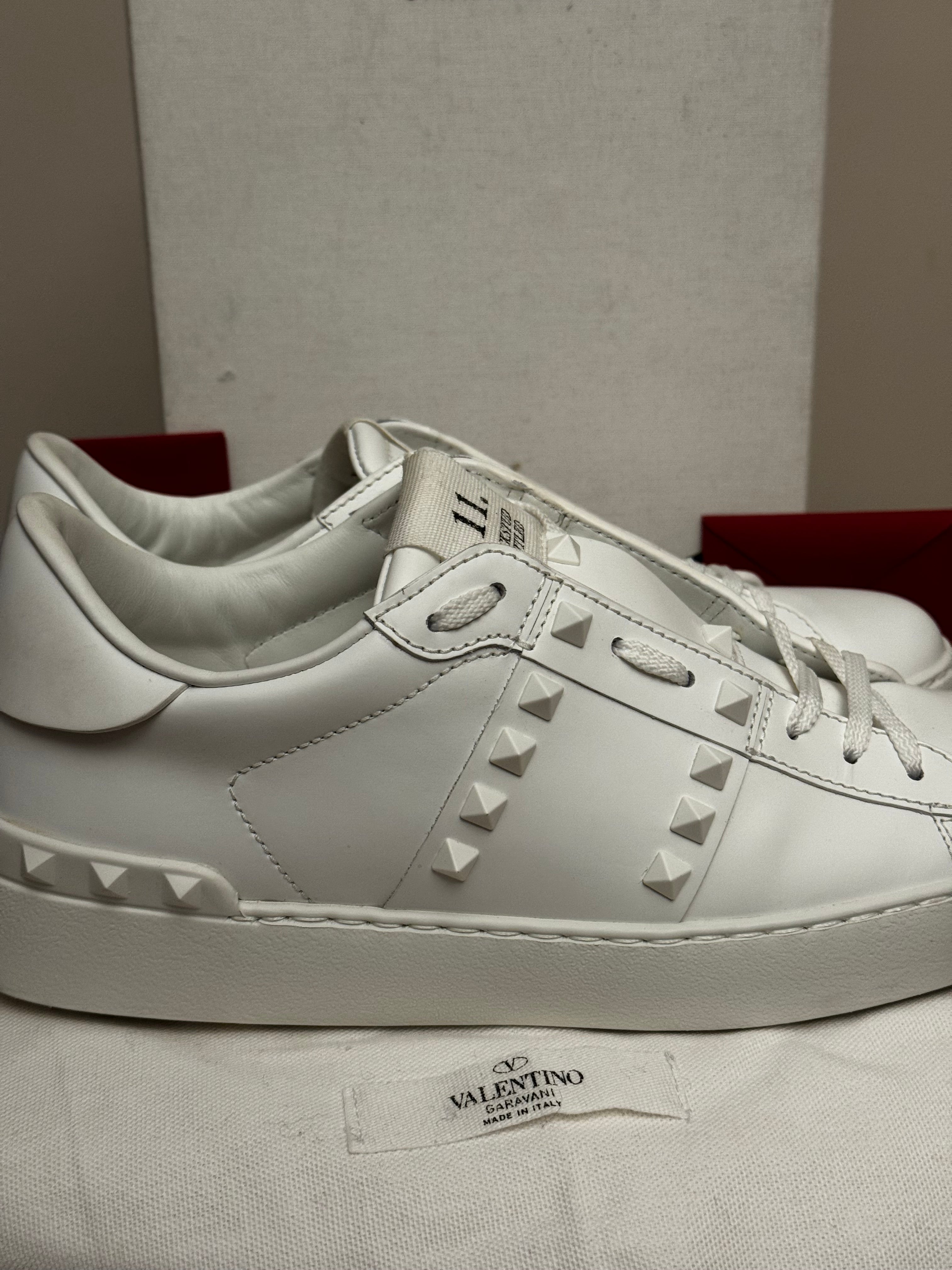 Valentino Garavani Rockstud Untitled