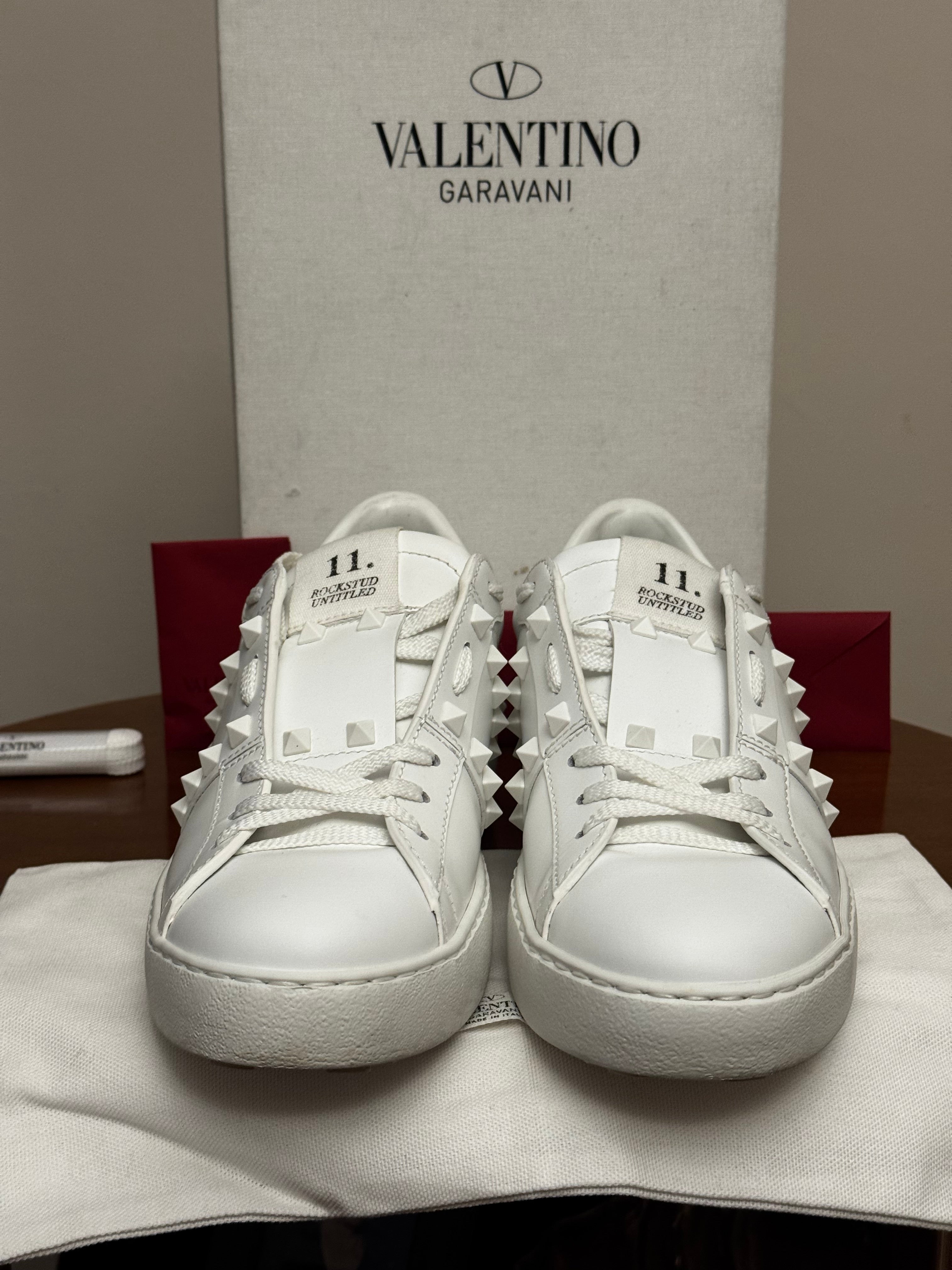 Valentino Garavani Rockstud Untitled