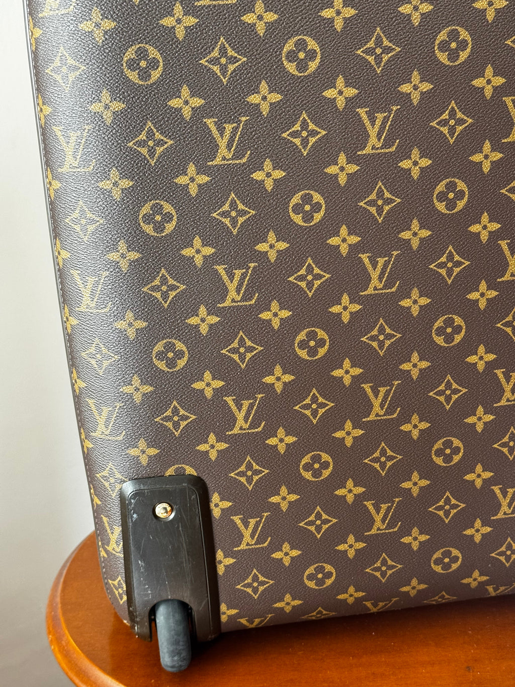 Louis Vuitton Pégase 50