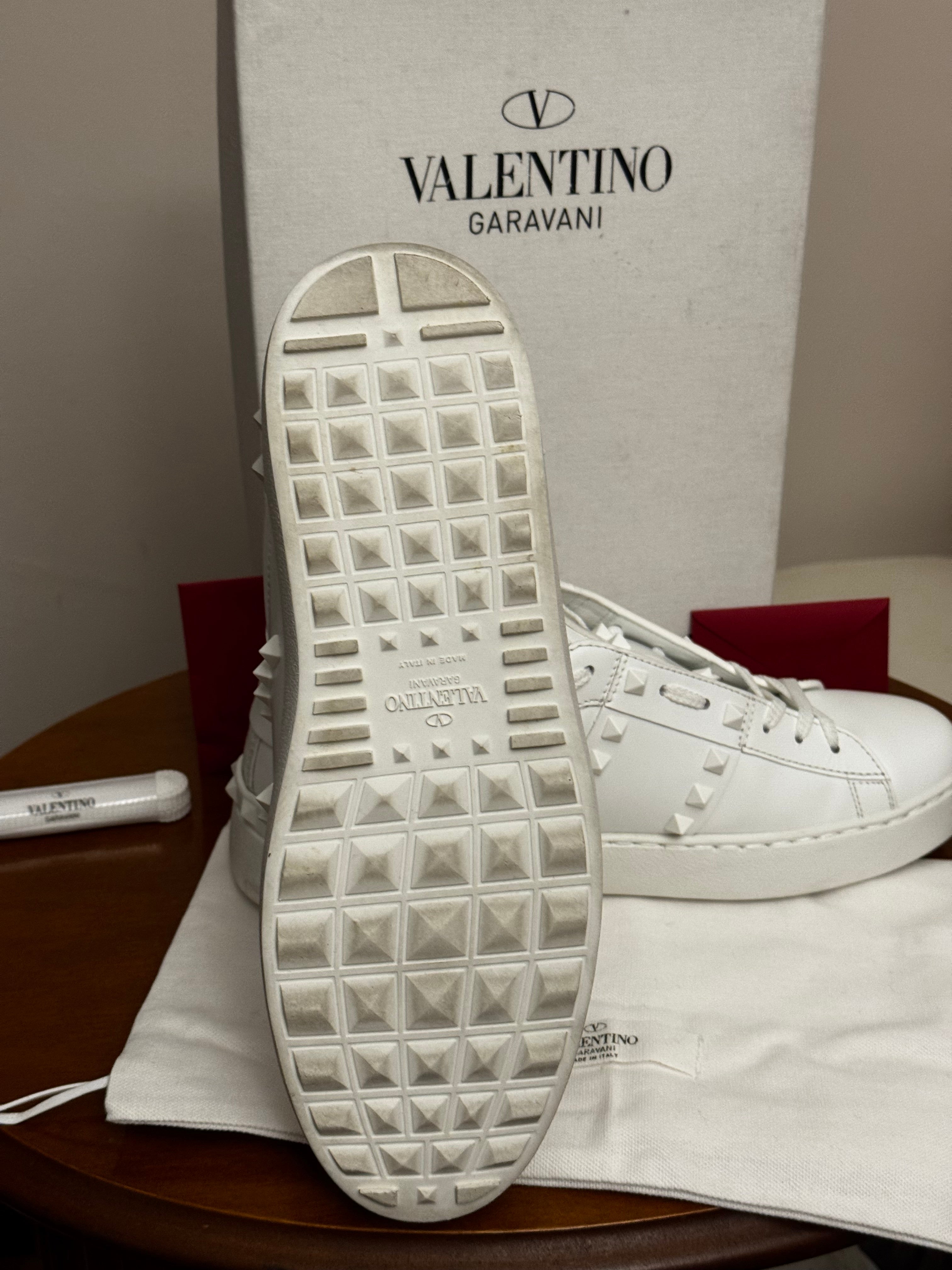 Valentino Garavani Rockstud Untitled