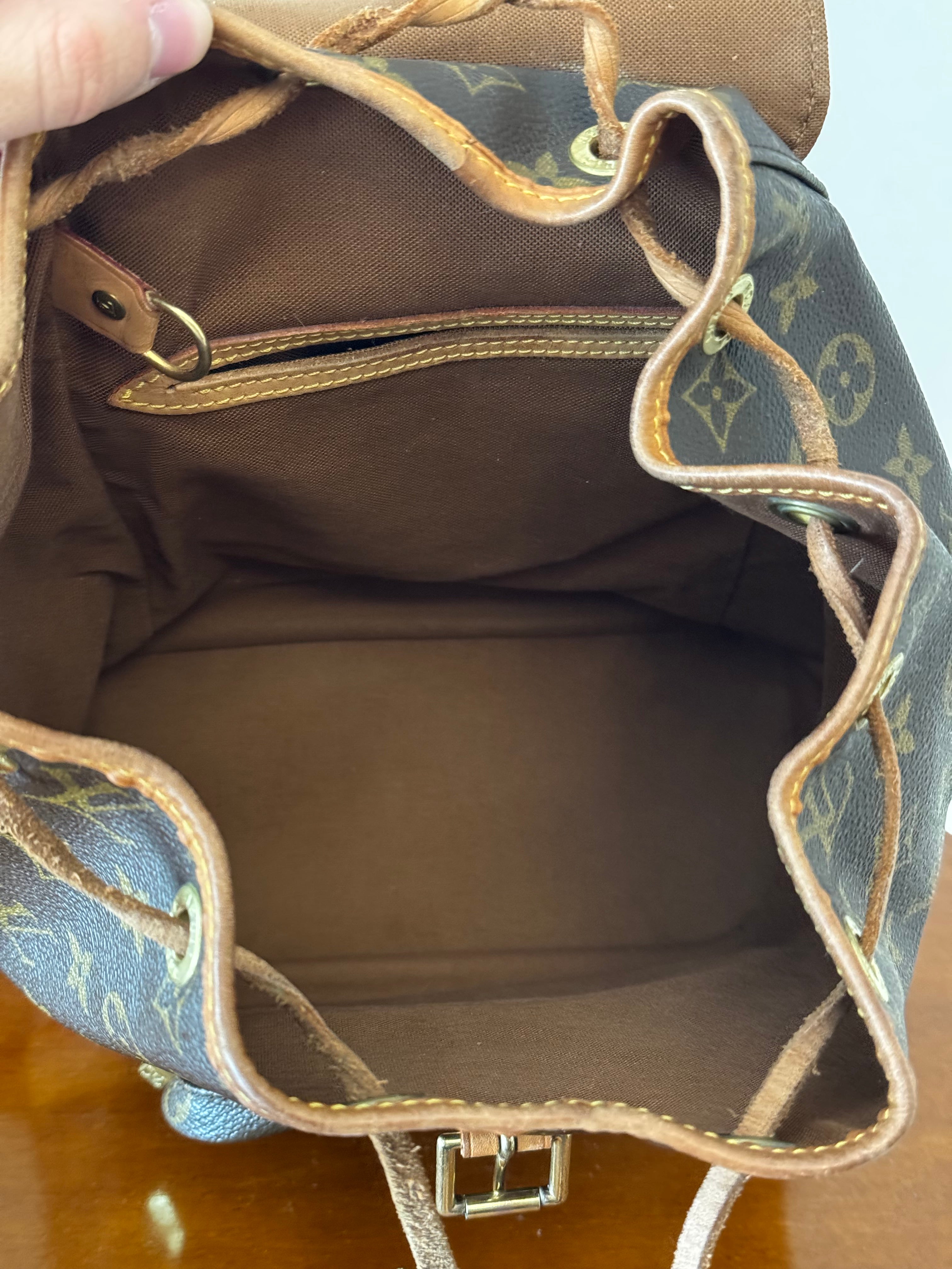 Louis Vuitton Montsouris MM