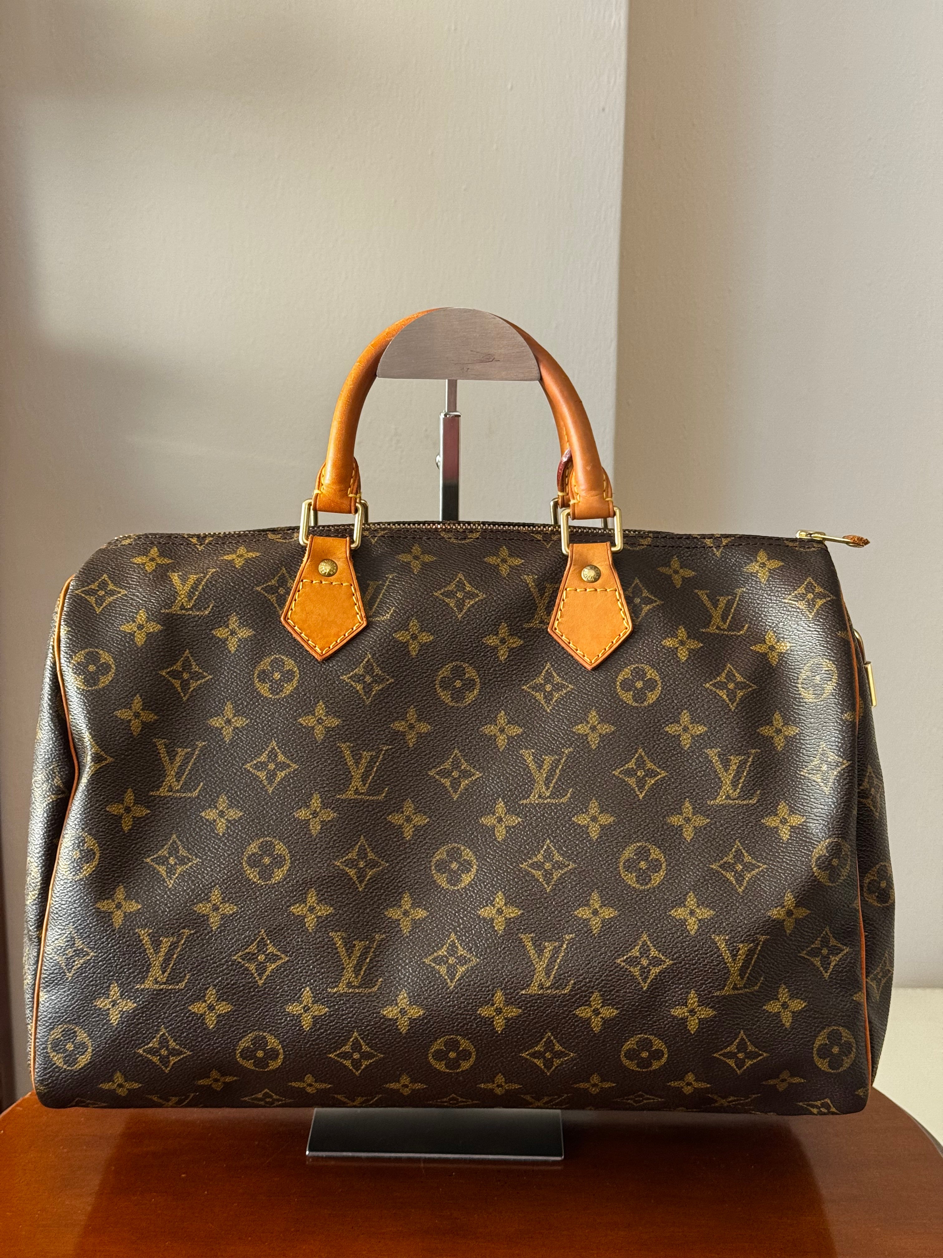 Louis Vuitton Speedy 35