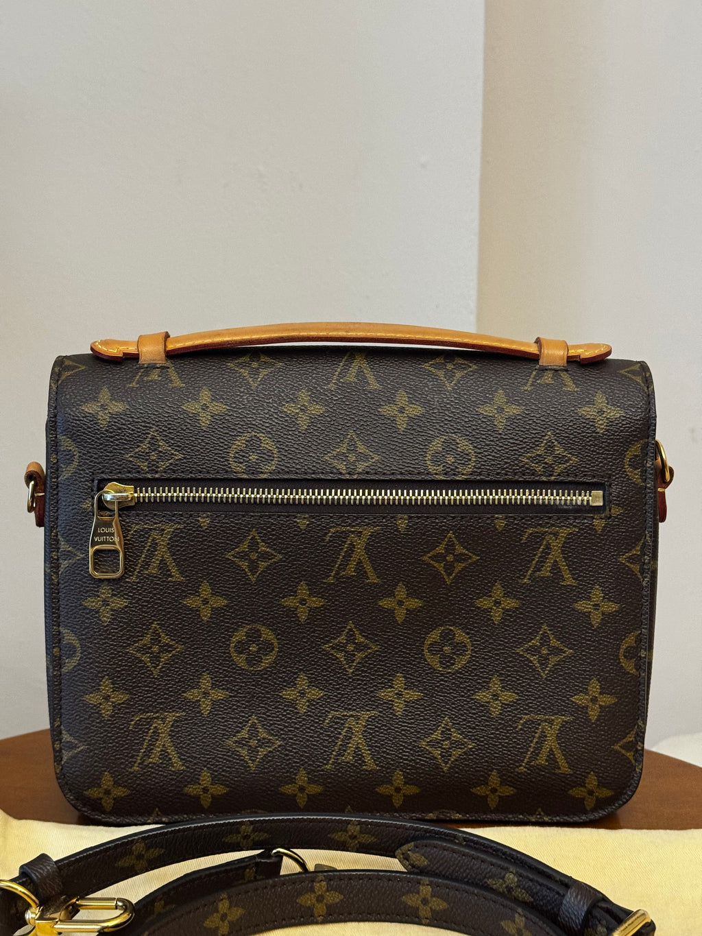 Louis Vuitton Metis