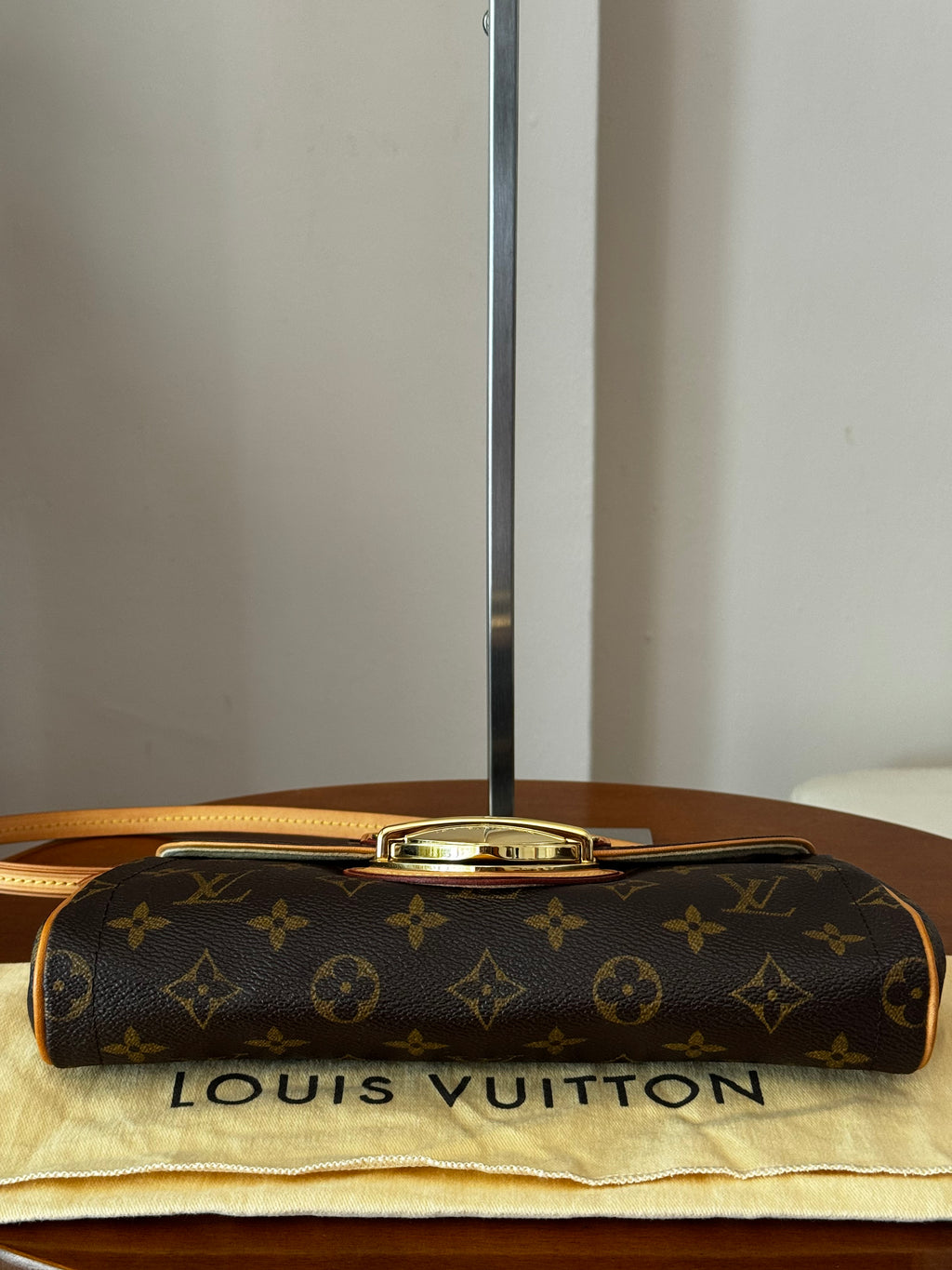 Louis Vuitton Pochette Beverly