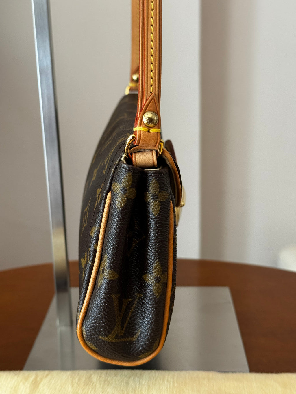 Louis Vuitton Pochette Beverly