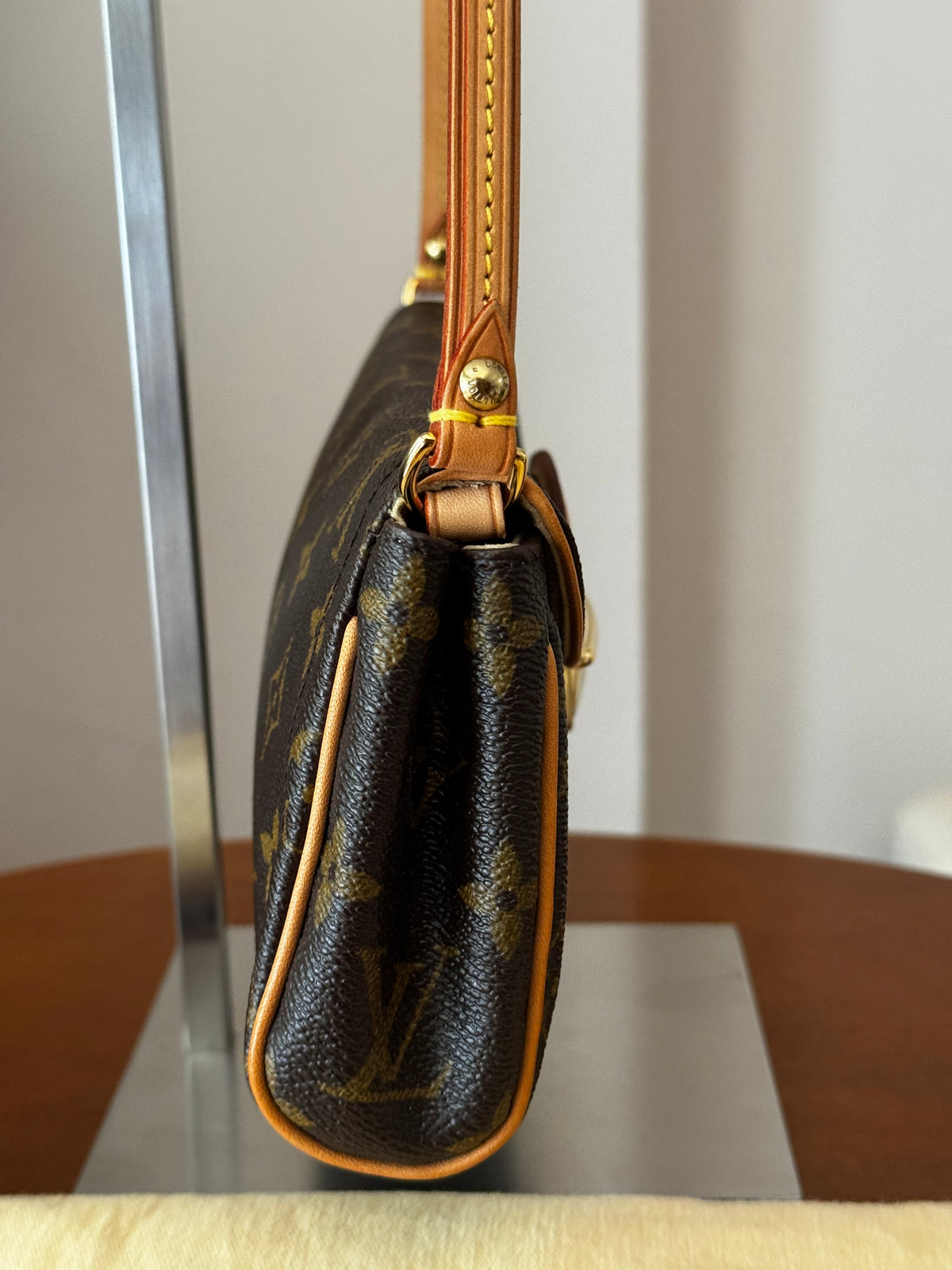 Louis Vuitton Pochette Beverly