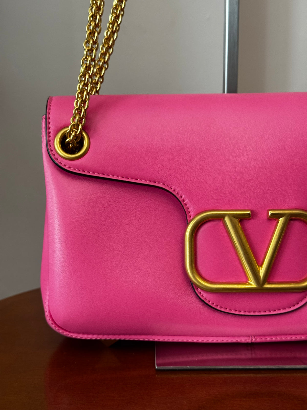 Valentino Garavani Stud Sign