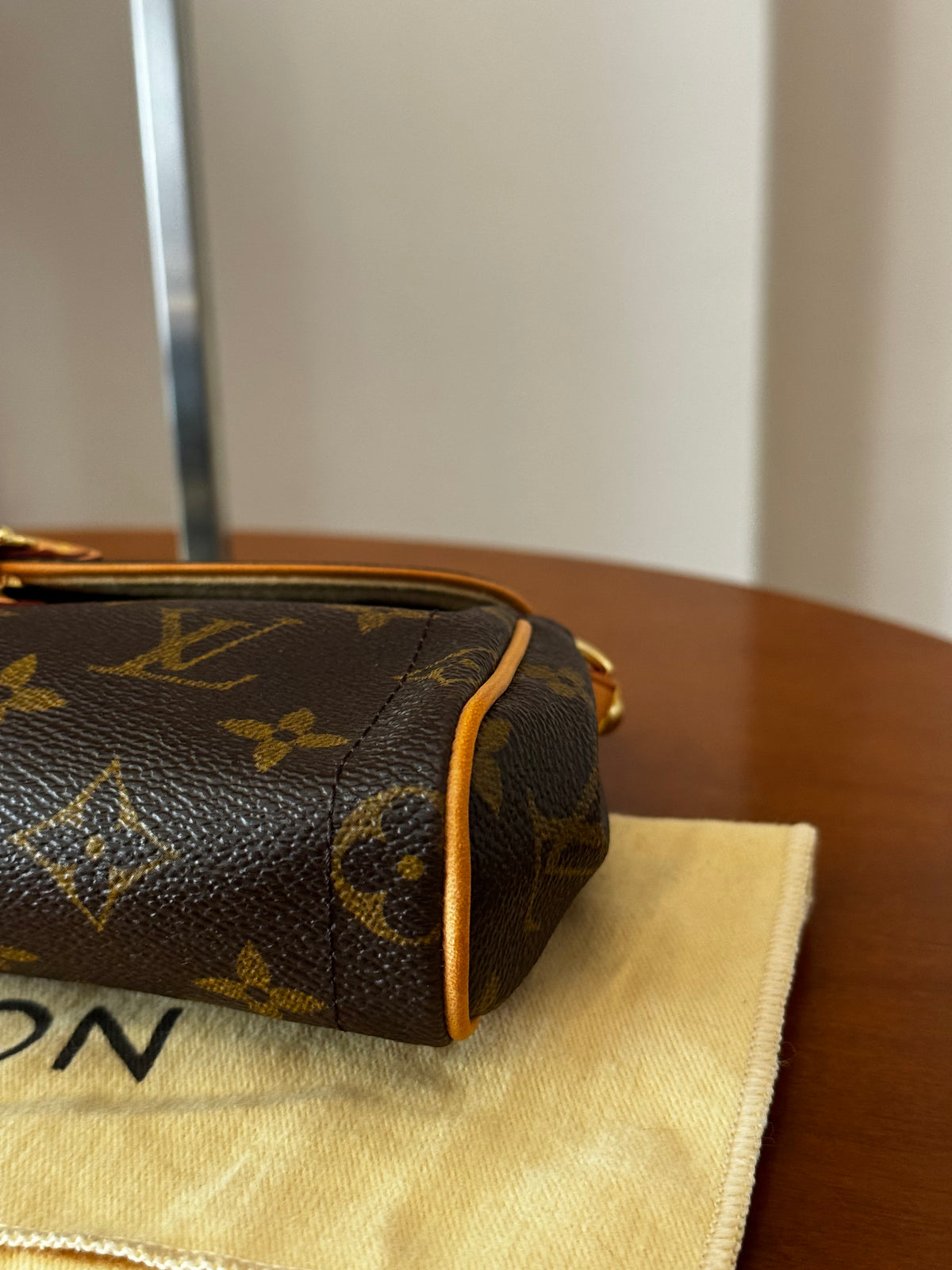 Louis Vuitton Pochette Beverly