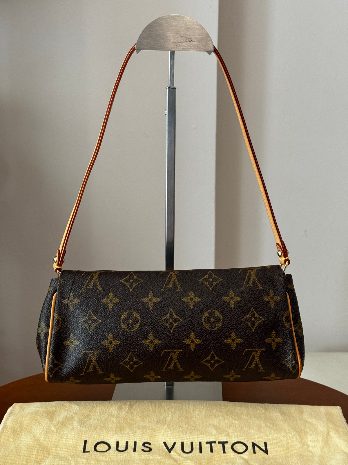 Louis Vuitton Pochette Beverly