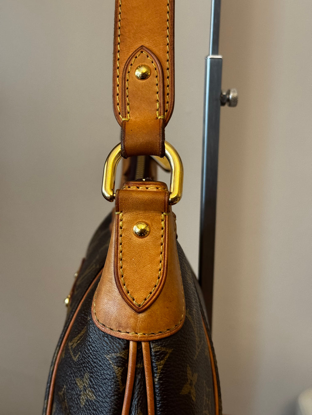 Louis Vuitton Thames PM