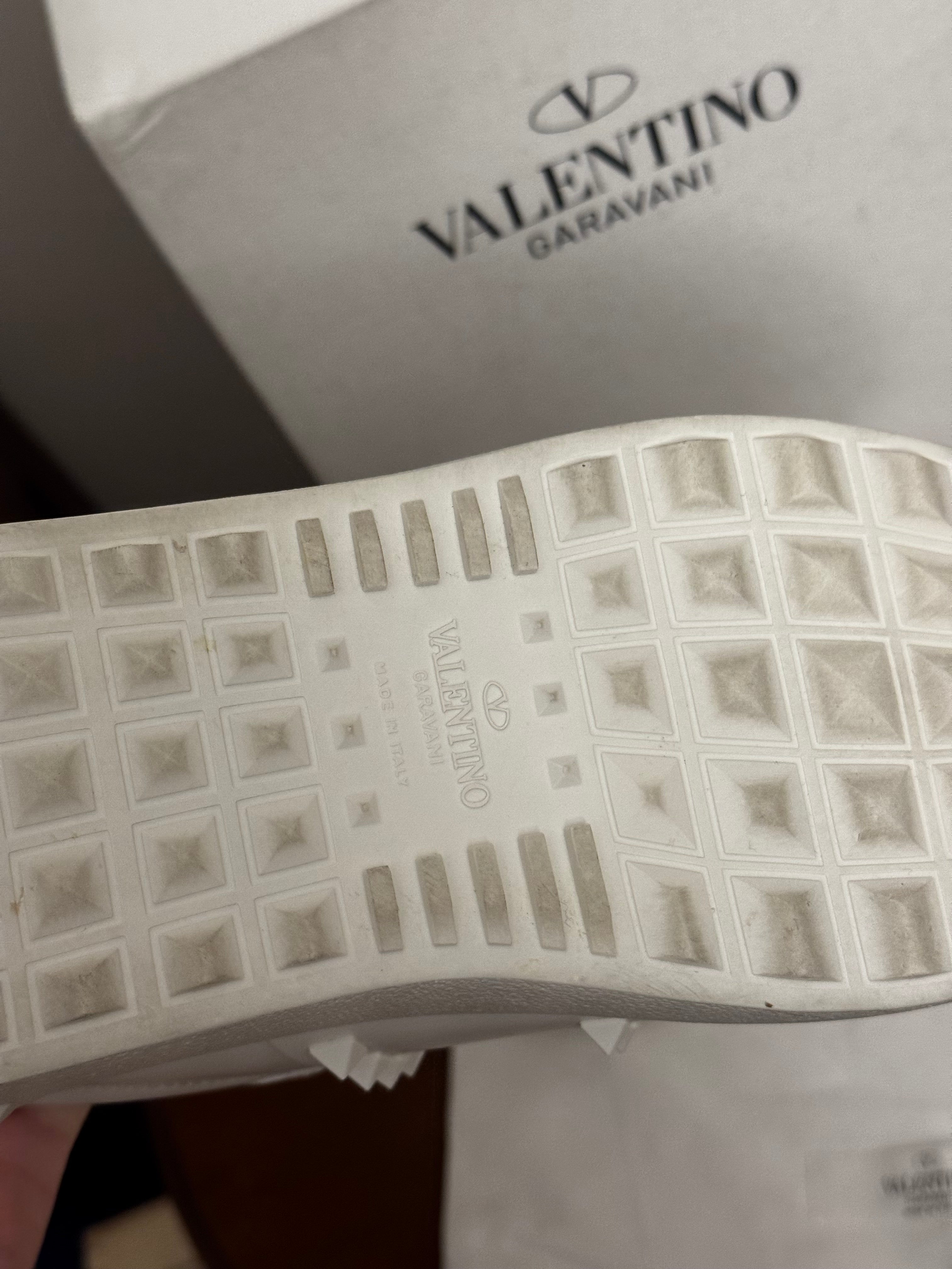 Valentino Garavani Rockstud Untitled
