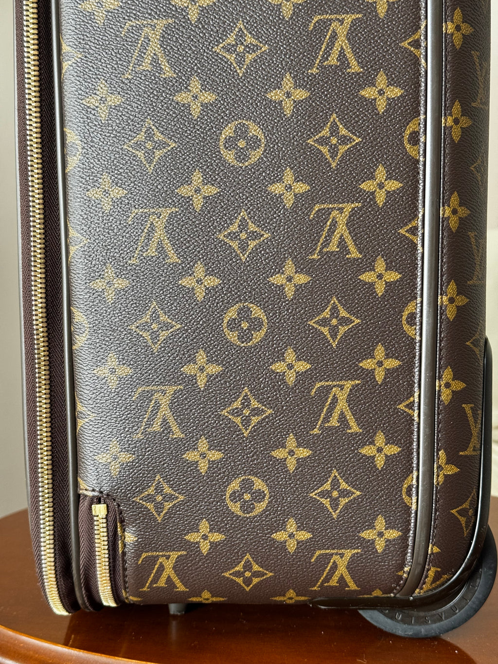 Louis Vuitton Pégase 50