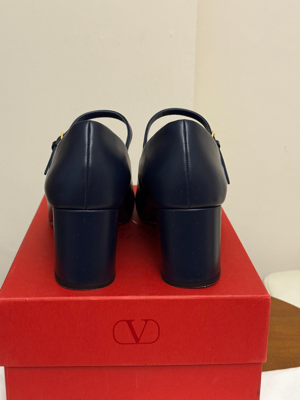 Valentini Garavani Navy VLogo Mary