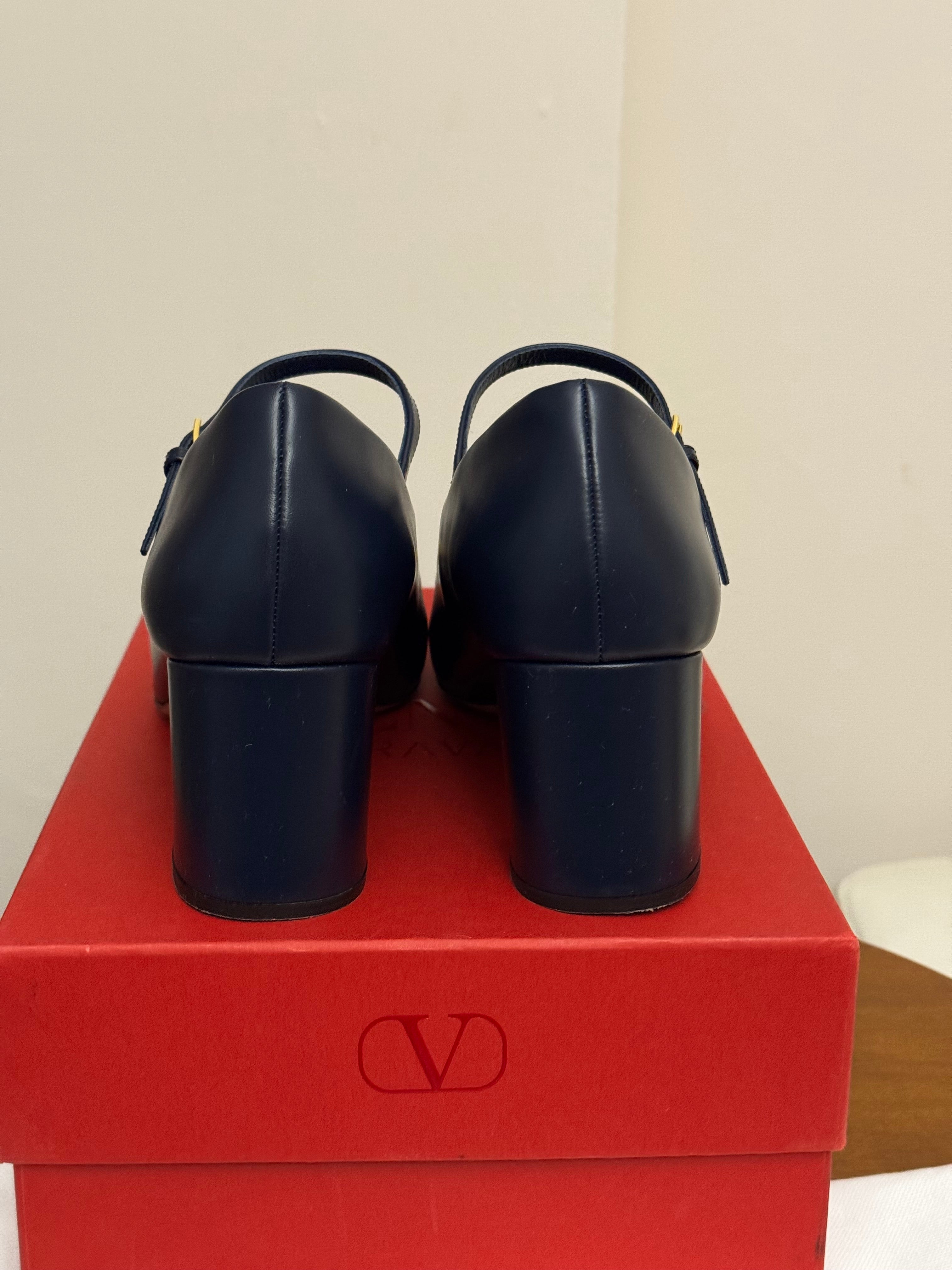 Valentini Garavani Navy VLogo Mary