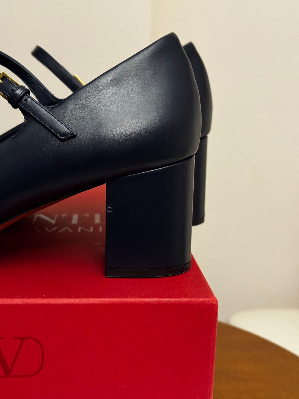Valentini Garavani Navy VLogo Mary
