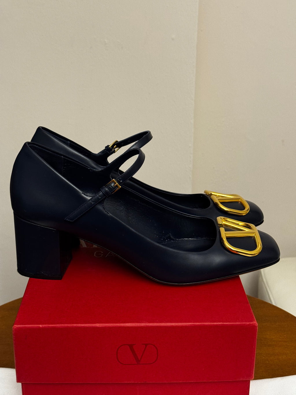 Valentini Garavani Navy VLogo Mary