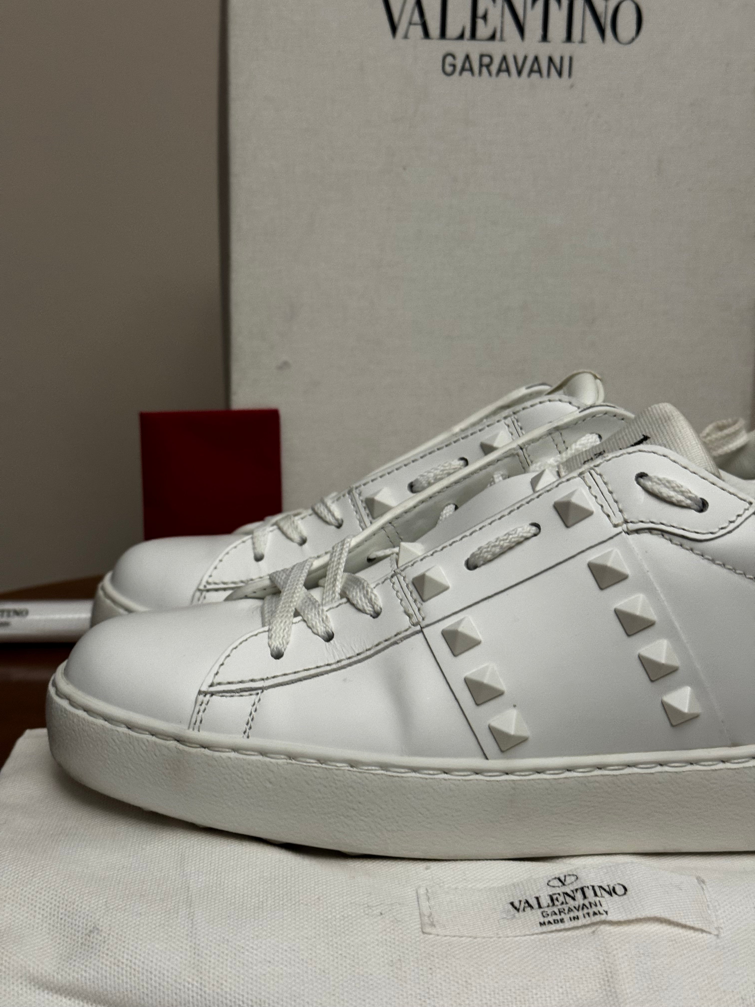 Valentino Garavani Rockstud Untitled