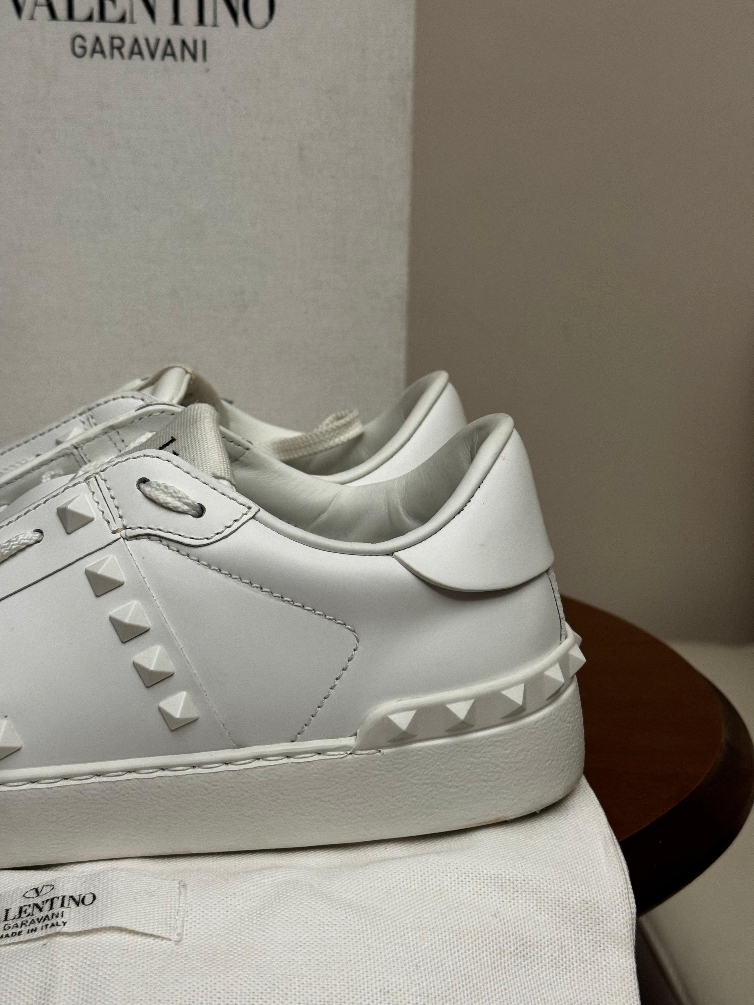 Valentino Garavani Rockstud Untitled